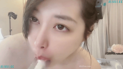 stripchat 主播 Moonccoi 19 5