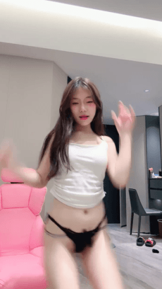 【吧啦】舞蹈校花~裸舞诱惑~纯天然美乳~自慰~浴室喷水 2