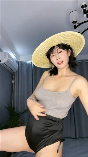 快手主播大财财啊 高能定制大奶裸舞热情摇乳 疯狂插穴爽翻 9