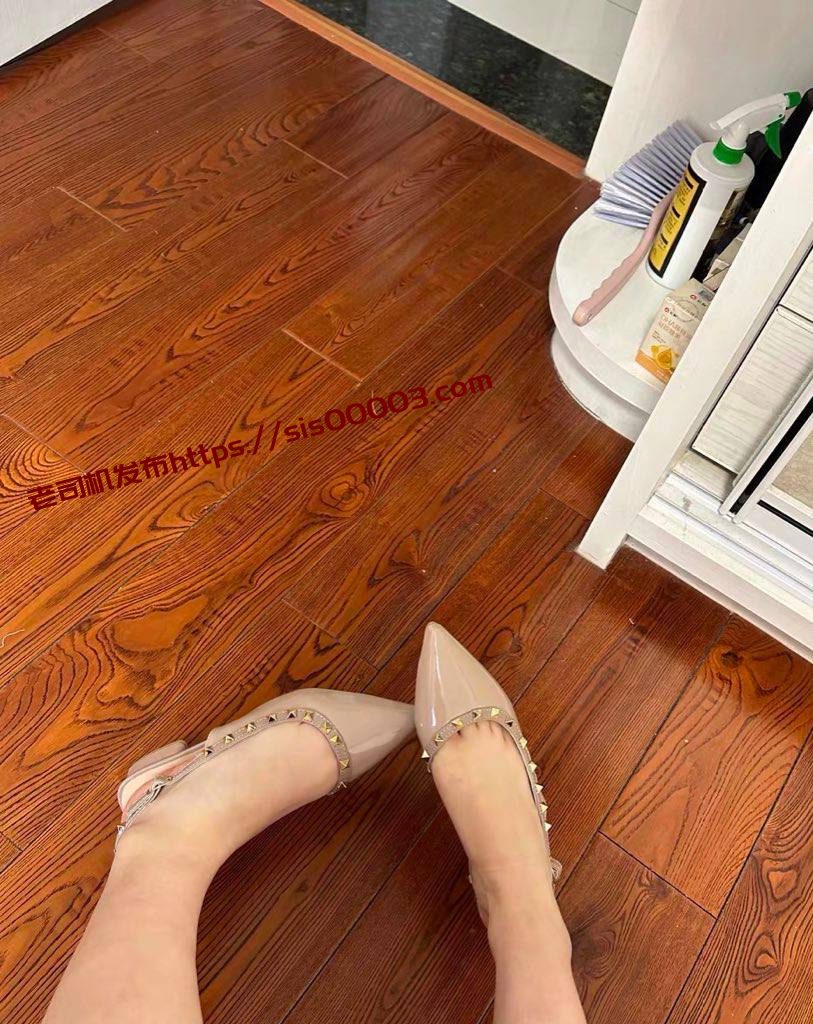 推特 缘为冰 自入门槛，170舞蹈生美腿丝袜冷白皮女神，叫声淫荡【87V】【2.55G】 2