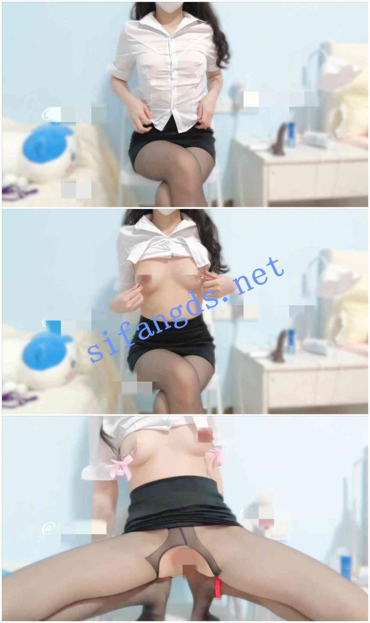 ⭐推特福利姬 （小骚喵）道具自慰插屄喷水！ 11