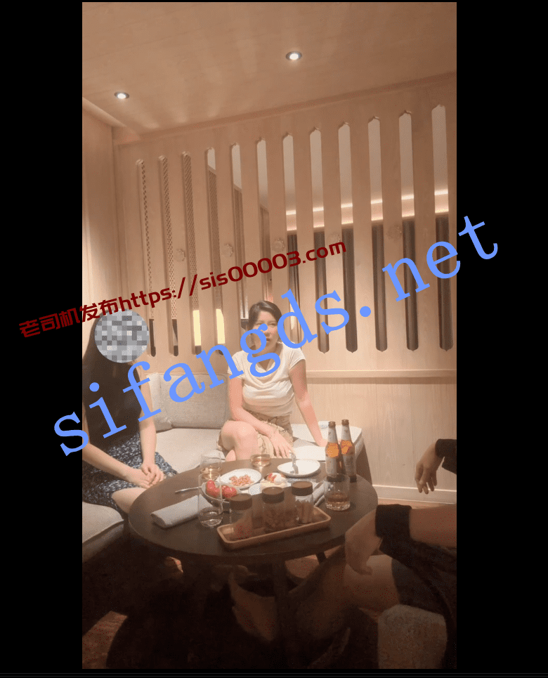 【抖音巨乳】李雅 最新双飞 一男两逼 共舔一鸡【1V】【319M】 19