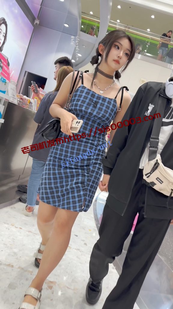 【KFC】精神小妹和黄毛男友逛街·露背吊带裙白色内内前后CD【1V】【369M】 2