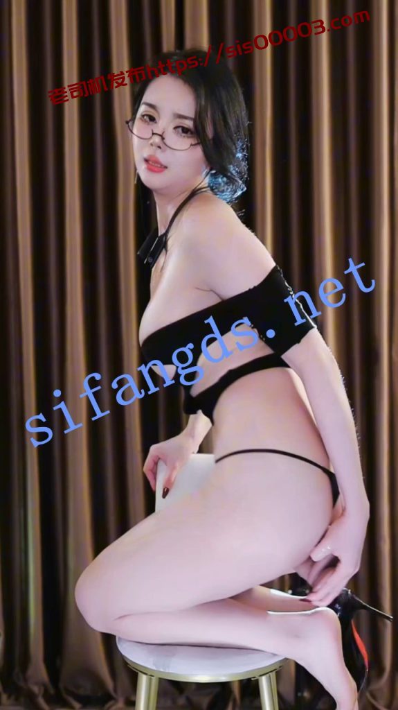 【CC】抖音 温凉 坐插小皮鞭销魂表情 大鸡巴自慰 白浆流【2V】【597M】 1