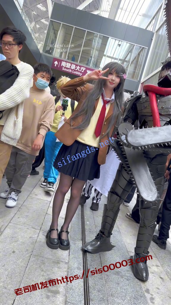 【KFC】超可爱萝莉麻衣学姐·黑丝白透内·男友拍脸我拍裙底【1V】【0.98G】 1