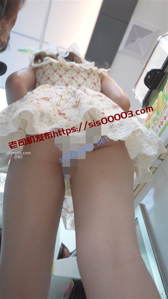 【永久会员专享】(BC-SSS-091)双马尾小姐姐逛街..裙子短的离谱..侧面露半个屁股【1V】【715M】 10