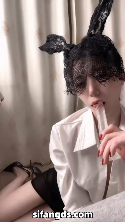 半糖主播【七七呀/桃汁儿】定制福利视频1V 7