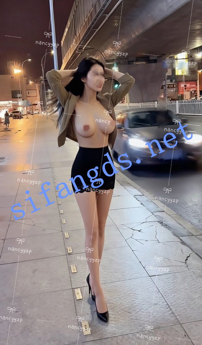 极品身材颜值女神【nancyyzp】露出自慰付费私拍 16