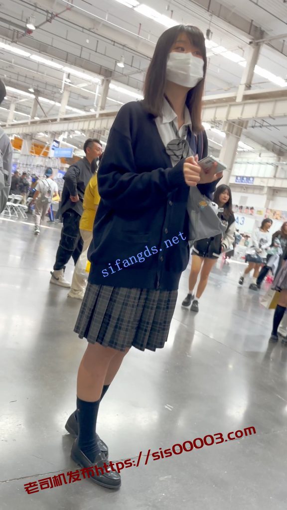 【KFC】两个JK制服学生妹·肉丝袜可爱内·白色骚窄内一箭双雕【1V】【810M】 8