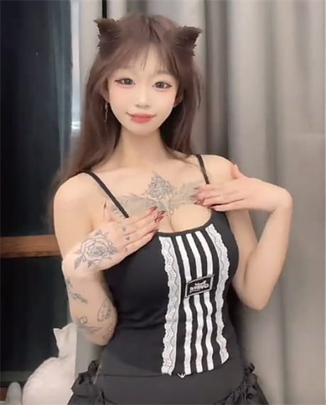 抖音 小姜姜 气质精神小妹 露点 自慰 掰开B特写【1V】【143M】 3