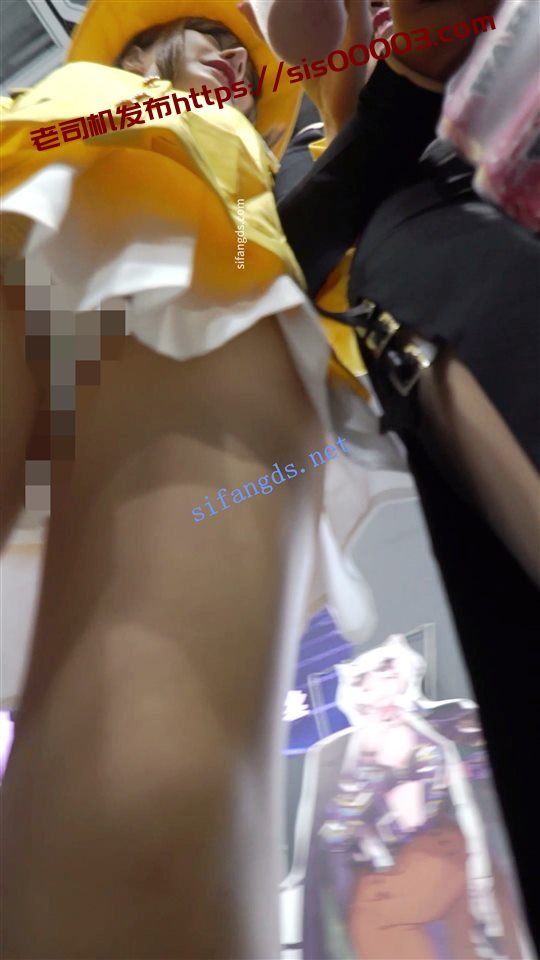 【xxn-156】游戏展台两位模特..蕾丝粉内..窄内塞了好几张纸【3V】【1.5G】 4