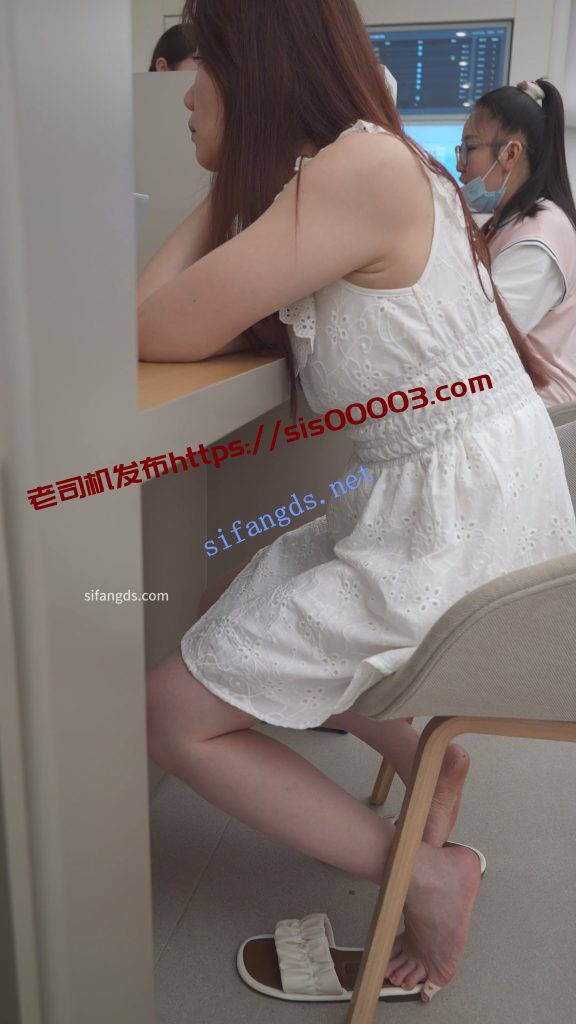 付模版(BC-AA-582)手机店抄底白裙光脚少妇..性感肉臀无痕内露黑色【1V】【663M】 8