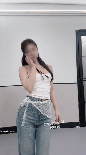 【重磅】大学舞蹈生【小乔（以安）】10月付费裸舞 甩B等 10