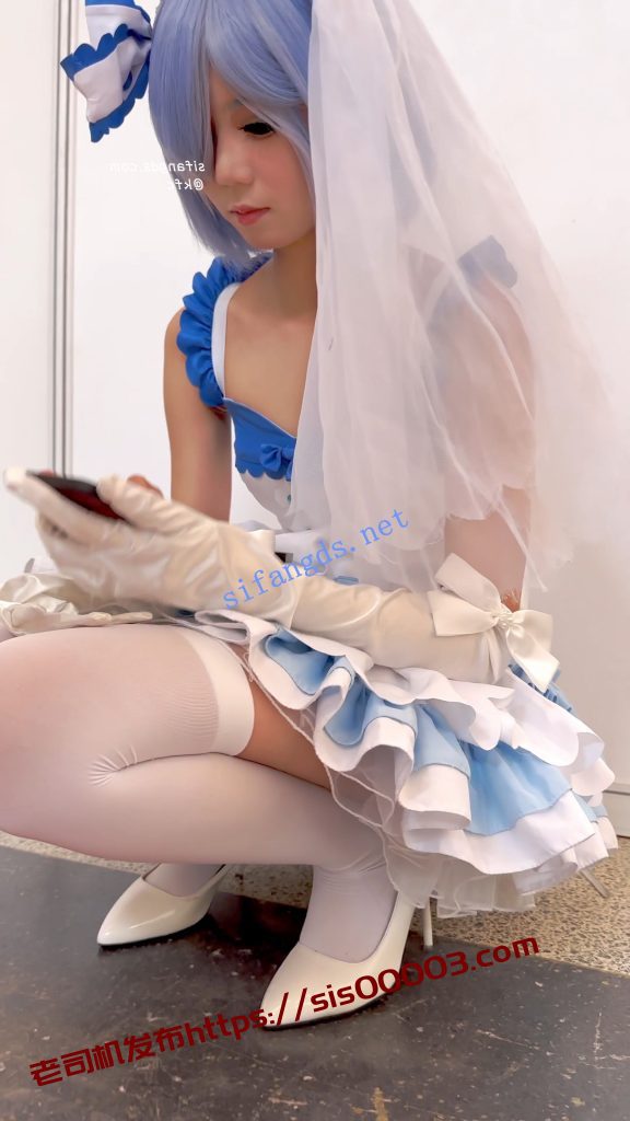 【永久专享】【KFC】顶级身材COSER蕾姆学生妹·过膝白丝婚纱短裙白内可爱【1V】【1.31G】 11