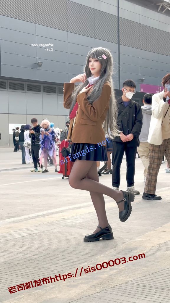 【KFC】超可爱萝莉麻衣学姐·黑丝白透内·男友拍脸我拍裙底【1V】【0.98G】 3