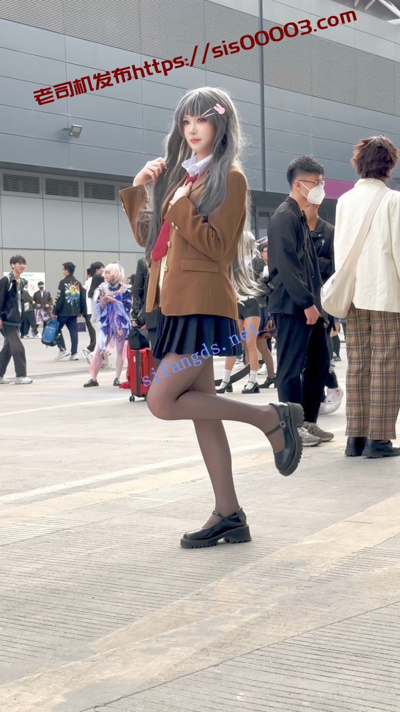 【KFC】超可爱萝莉麻衣学姐·黑丝白透内·男友拍脸我拍裙底【1V】【0.98G】 11