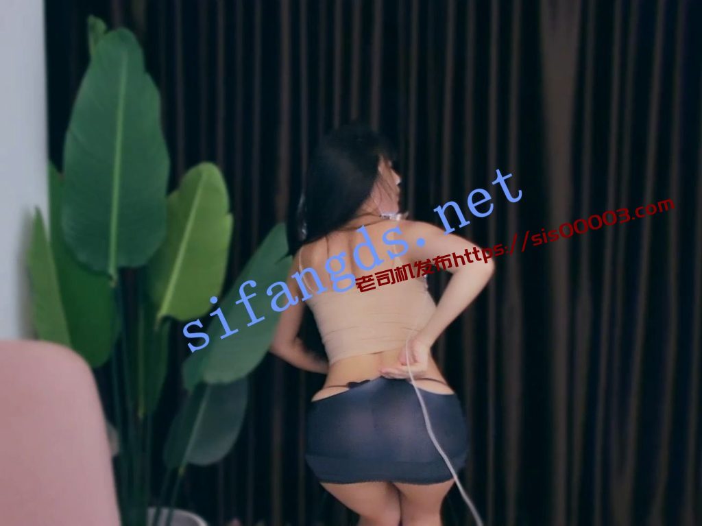 【畅聊】洋芋(黎小胖) 包臀丁字裤丝袜 口手指漏内等【36V】【4.67G】 7