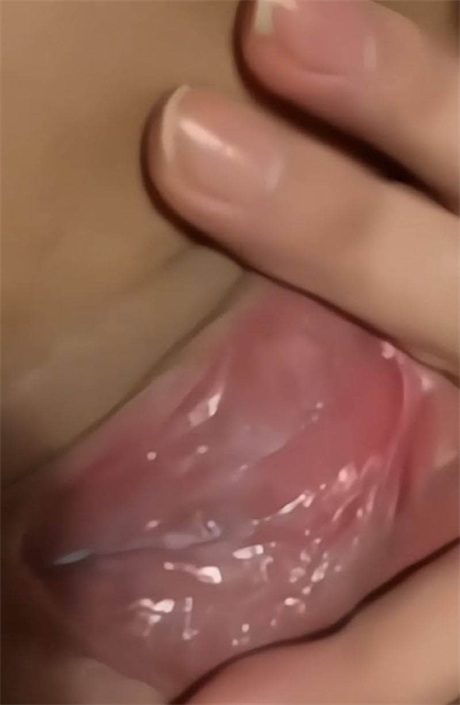 抖音 小姜姜 气质精神小妹 露点 自慰 掰开B特写【1V】【143M】 6