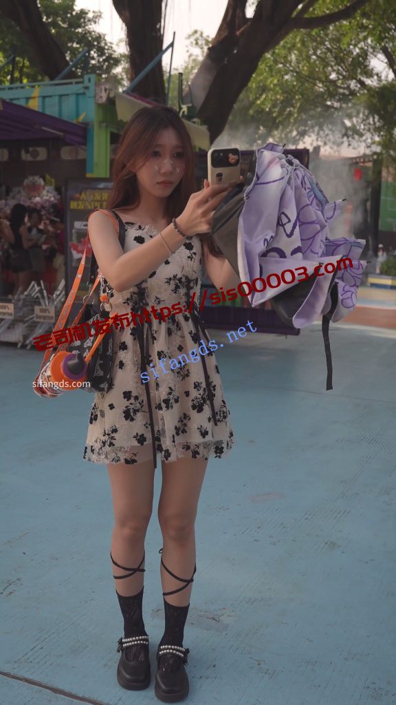 (BC-AA-580)吊带花裙小姐姐逛街..抬腿拿东西CD蕾丝边粉内【1V】【245M】 3