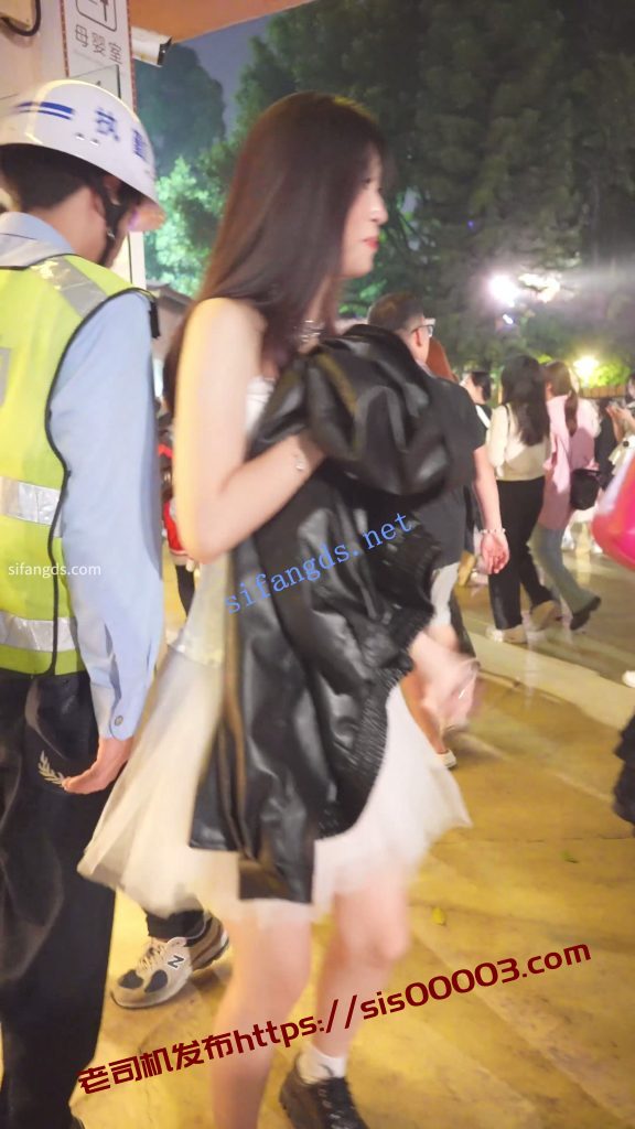 (BC-AA-581)游乐园抄底蕾丝白裙小姐姐..无痕粉内屁股光滑【1V】【241M】 5