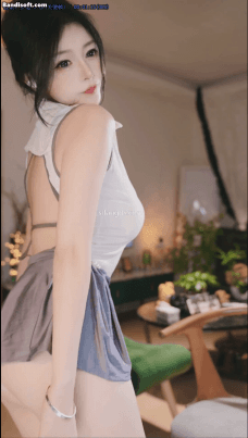 【漂漂 甜不乖】超美女神 极品巨乳 抖奶露内裤骚舞 情趣【24V】【1.54G】 7