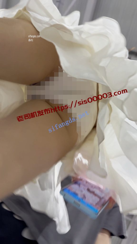 【KFC】白色长裙学生妹独自逛街·白色内内前后CD【1V】【738M】 5