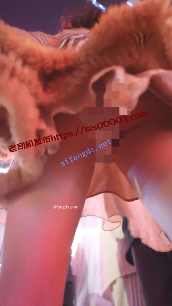 (BC-AA-589)蕾丝裙美女无缝衔接约会两男生..微透圆点内前后CD【1V】【343M】 1