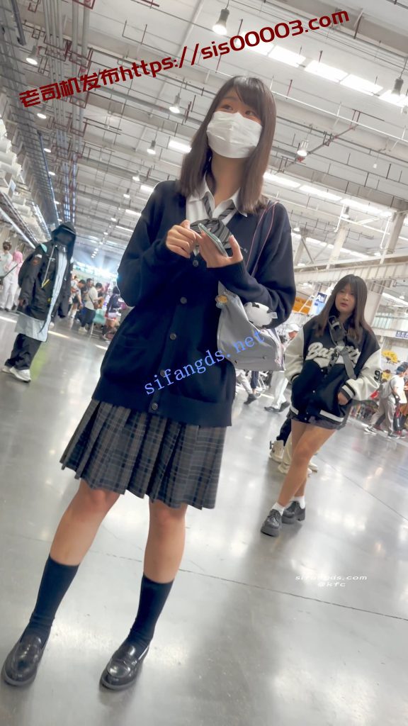 【KFC】两个JK制服学生妹·肉丝袜可爱内·白色骚窄内一箭双雕【1V】【810M】 11