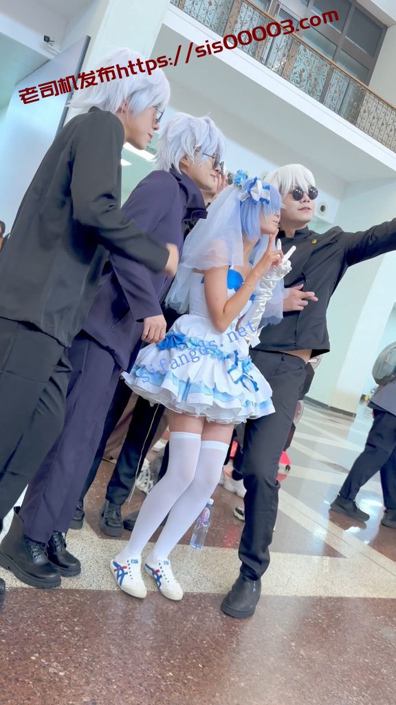 【永久专享】【KFC】顶级身材COSER蕾姆学生妹·过膝白丝婚纱短裙白内可爱【1V】【1.31G】 7