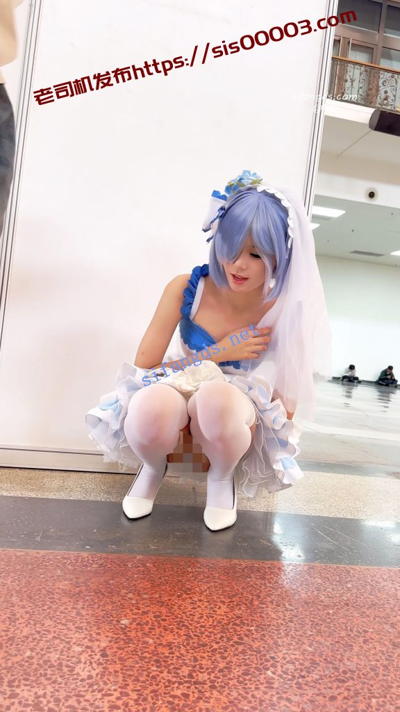 【永久专享】【KFC】顶级身材COSER蕾姆学生妹·过膝白丝婚纱短裙白内可爱【1V】【1.31G】 14