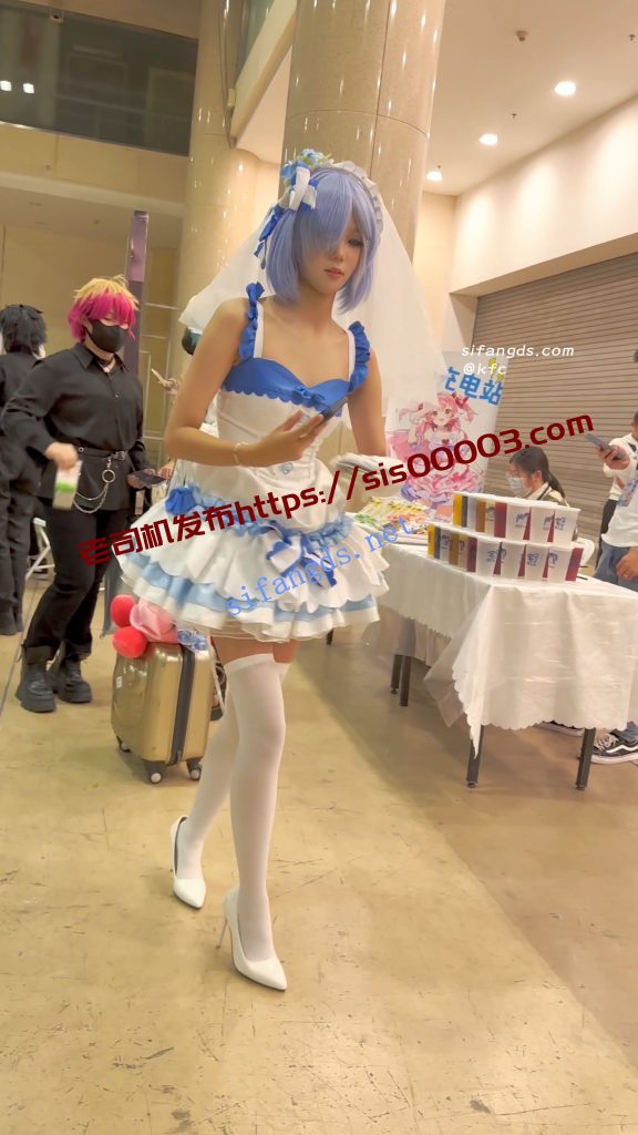 【永久专享】【KFC】顶级身材COSER蕾姆学生妹·过膝白丝婚纱短裙白内可爱【1V】【1.31G】 12