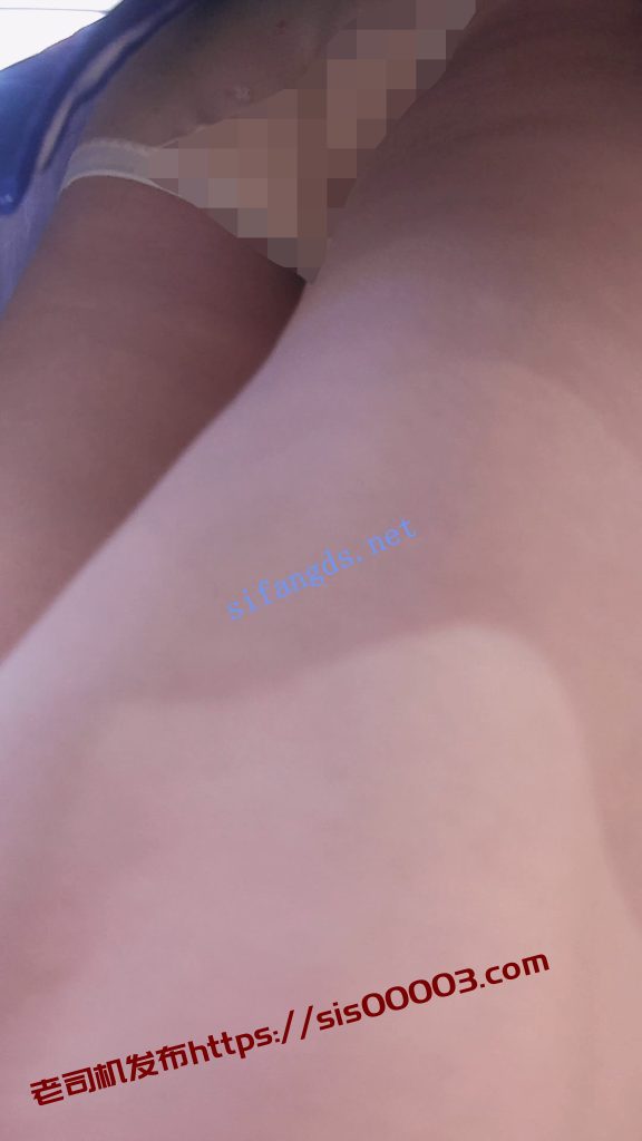 『D·D』-201-牛仔连衣裙，眼镜妹，粉色草莓内【1V】【1.09G】 1