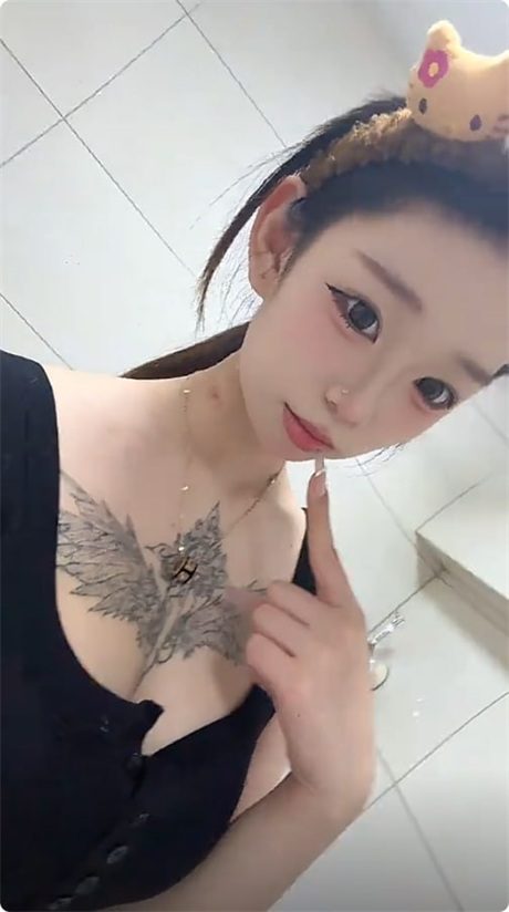 抖音 小姜姜 气质精神小妹 露点 自慰 掰开B特写【1V】【143M】 7