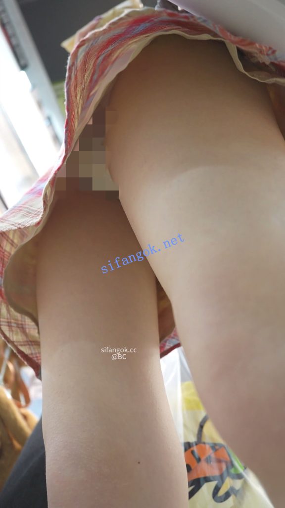(BC-SSS-103)吊带格裙美女逛商场..蕾丝内脸底同框正面黑森林【1V】【588M】 8