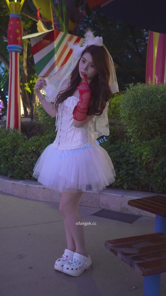 (BC-AA-626)蕾丝婚纱裙美女看演唱会..跟拍CD开灯照亮浅黄内【1V】【429M】 3
