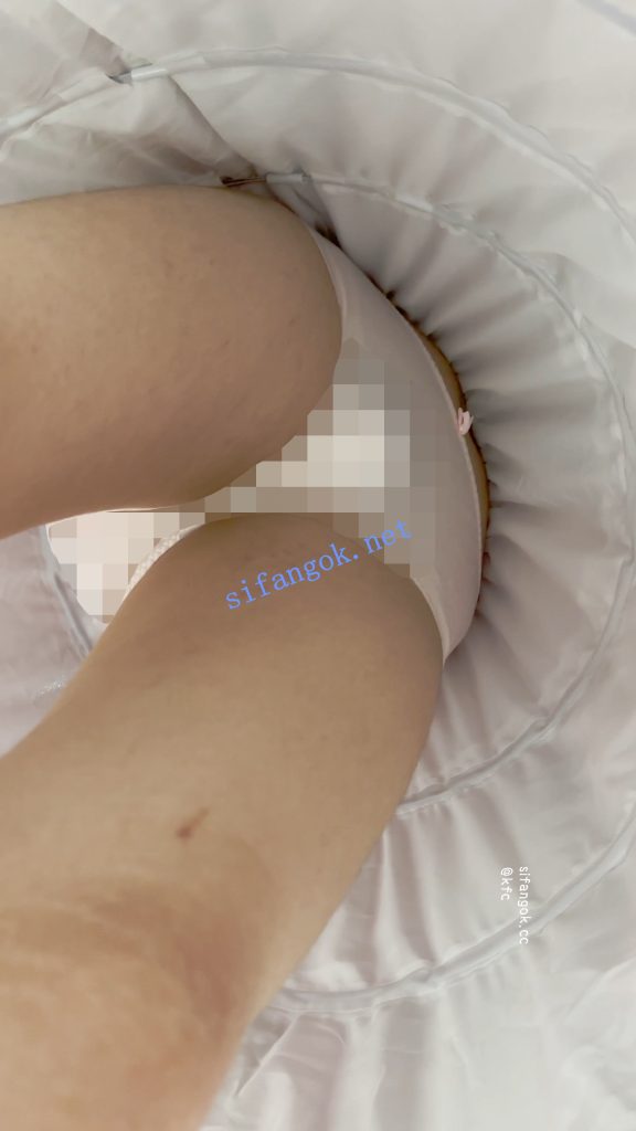 【KFC】学生妹跟着妈妈弟弟逛街·红色长裙白色一次性内微透【1V】【890M】 1