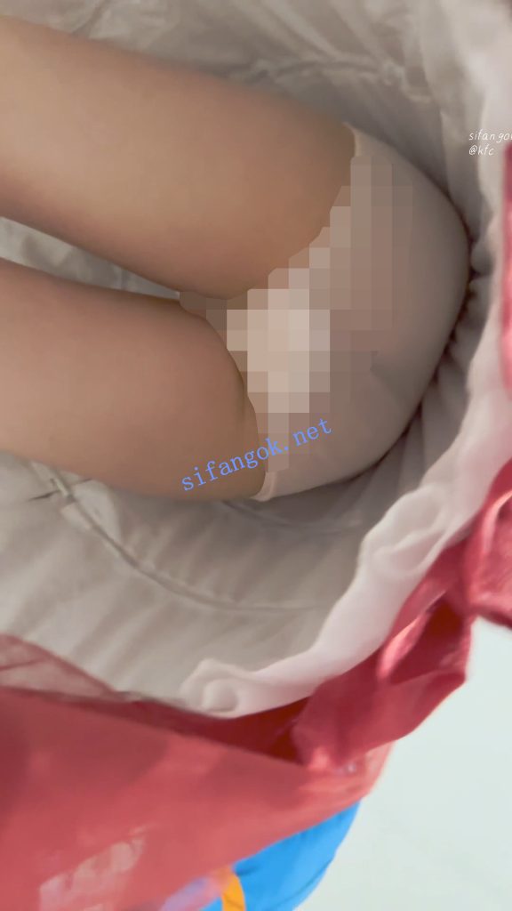 【KFC】学生妹跟着妈妈弟弟逛街·红色长裙白色一次性内微透【1V】【890M】 8