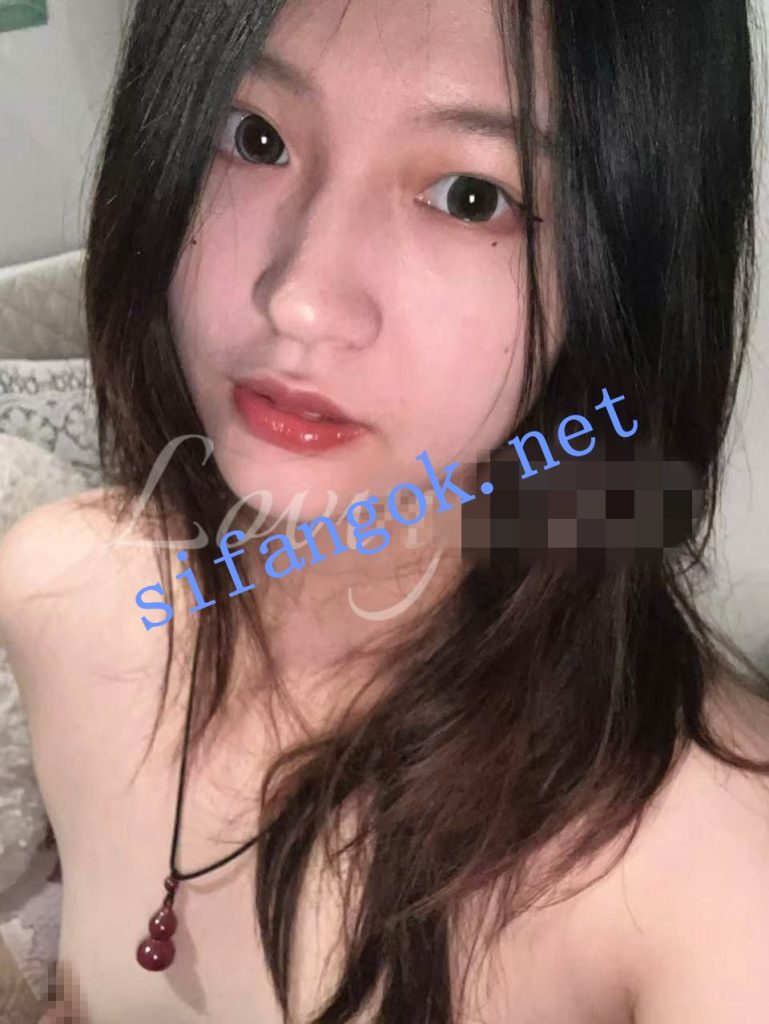 极品反差漂亮女大【lovvy软糖】2月最新SVIP福利【8V55P】【746M】 2