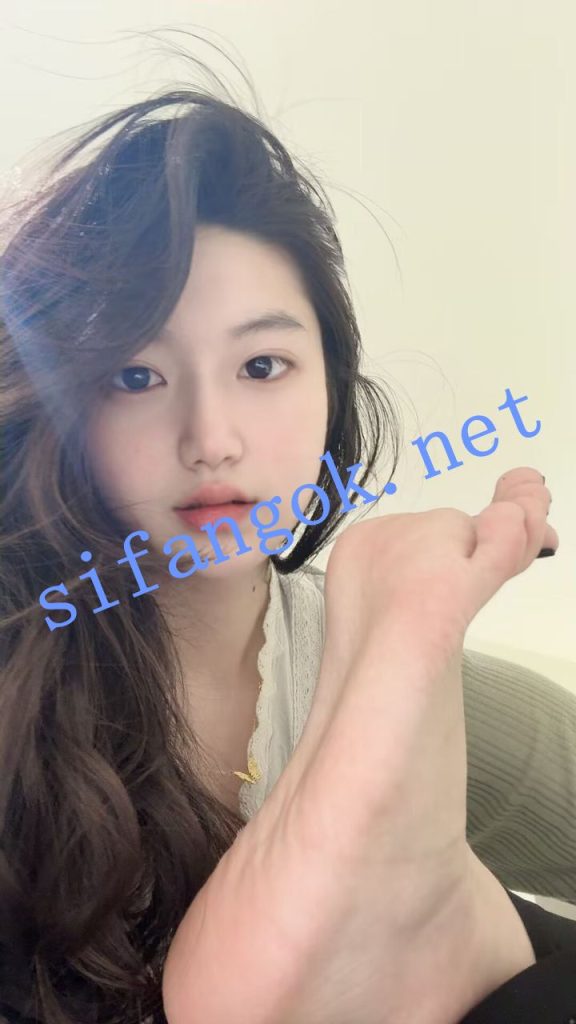 【定制】清纯丝足女神【小佳甜心】超大尺度露脸三点定制【7V】【675M】 1