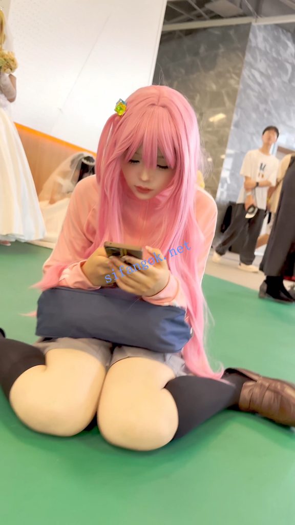 【KFC】超萌JK学生妹COSER·呆萌可爱眼神·短裙下穿了骚窄内【1V】【1.49G】 15