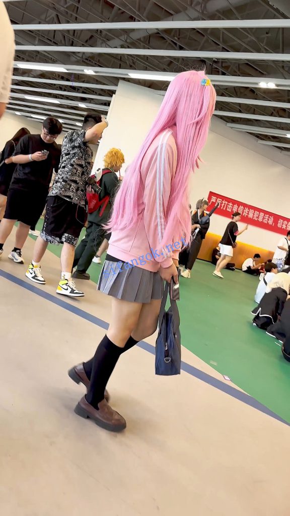 【KFC】超萌JK学生妹COSER·呆萌可爱眼神·短裙下穿了骚窄内【1V】【1.49G】 16