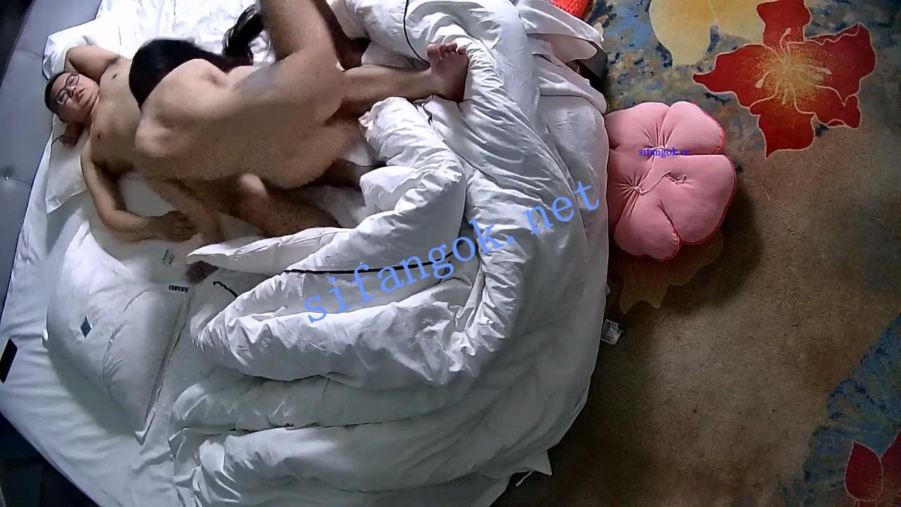 ⭐酒店偷拍:黑丝少妇穿个黑丝袜全身发浪求操穴 3