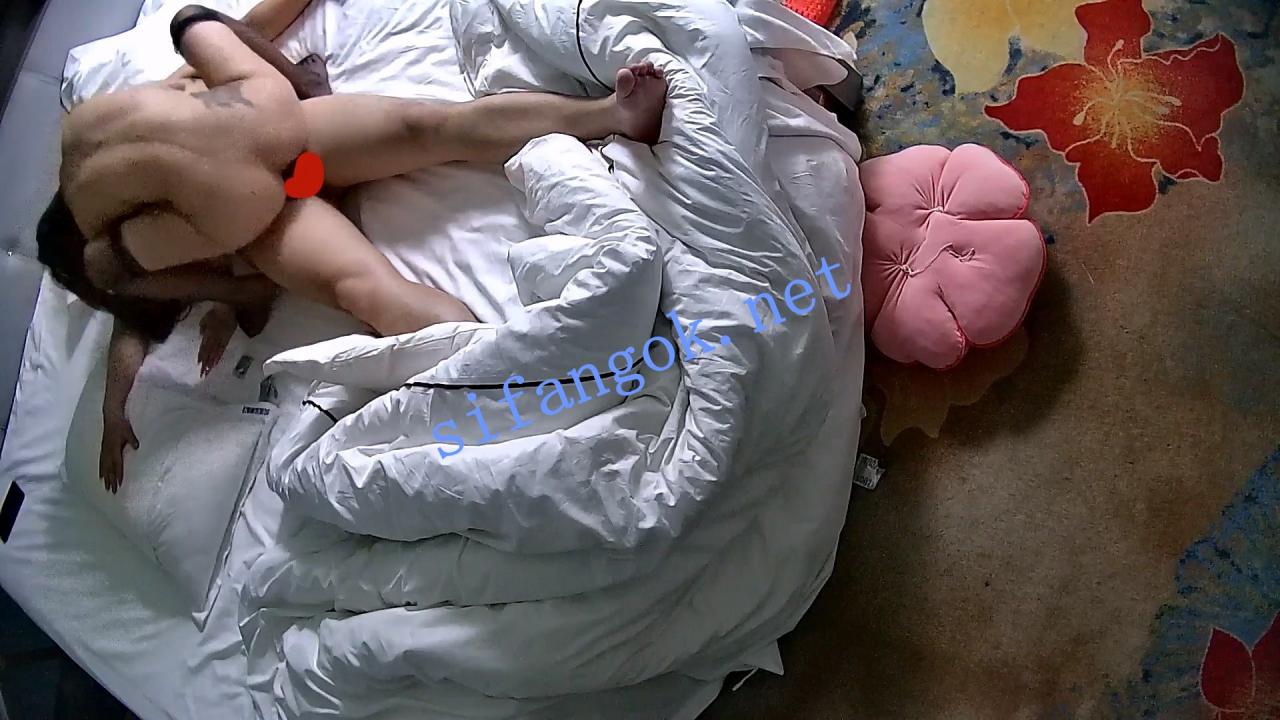 ⭐酒店偷拍:黑丝少妇穿个黑丝袜全身发浪求操穴 2