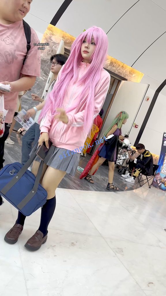 【KFC】超萌JK学生妹COSER·呆萌可爱眼神·短裙下穿了骚窄内【1V】【1.49G】 11