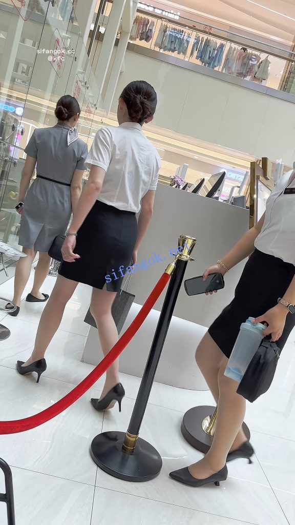 【KFC】前台OL中午吃饭·制服短裙肉色丝袜·红色内内前后CD【1V】【553M】 2