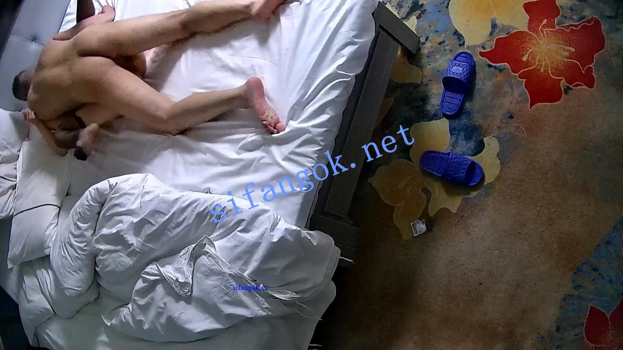 ⭐酒店偷拍:黑丝少妇穿个黑丝袜全身发浪求操穴 6