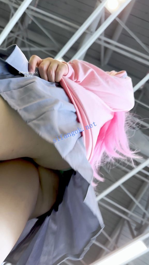 【KFC】超萌JK学生妹COSER·呆萌可爱眼神·短裙下穿了骚窄内【1V】【1.49G】 14