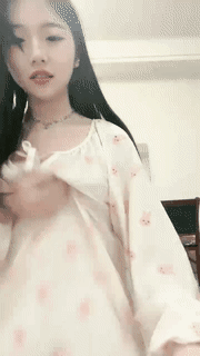 00后超可爱萌妹！~【伤心的年糕】最强尺度自慰抽插喷水~！~ 5