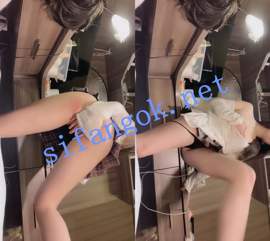 多彩彩播-婕妤(一只囚)私下1V1脱衣舞扒穴自慰及直播走光 4