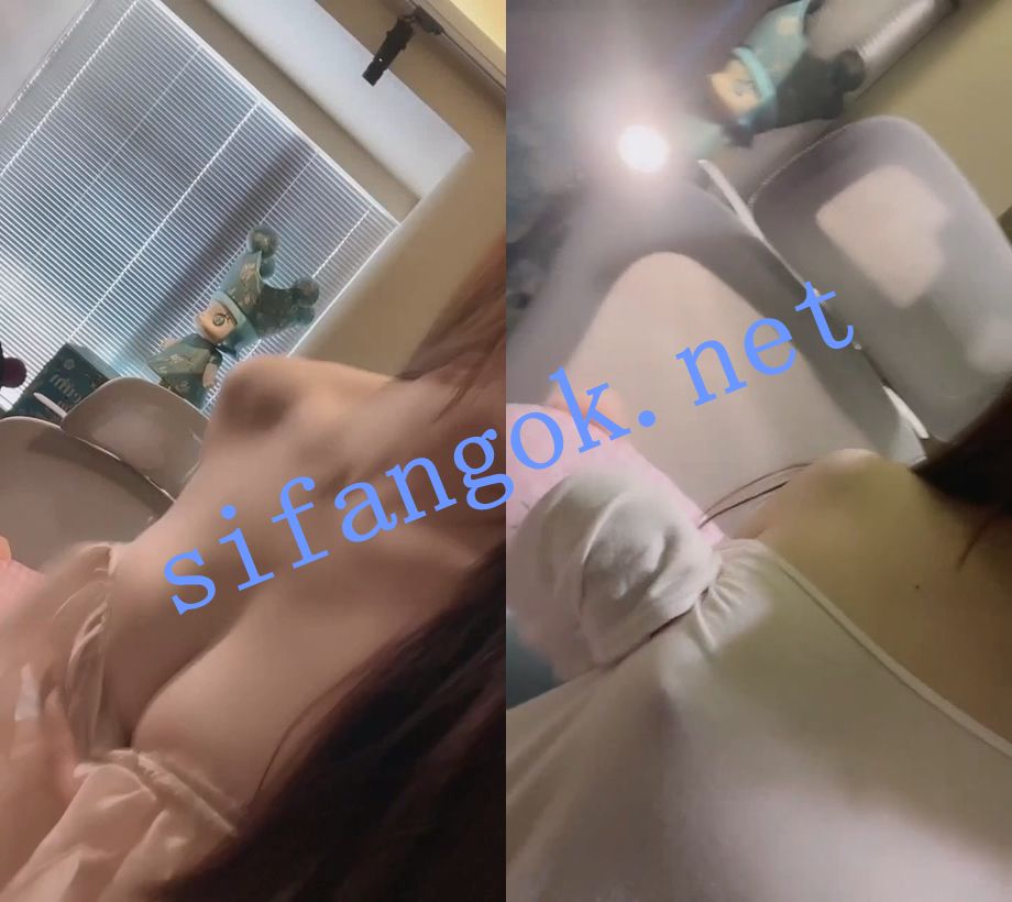 多彩彩播-婕妤(一只囚)私下1V1脱衣舞扒穴自慰及直播走光 2